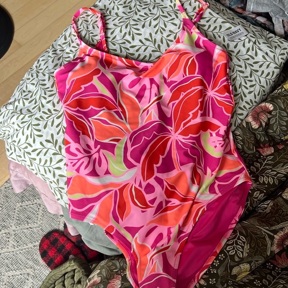 Old navy new swimsuit size 12.